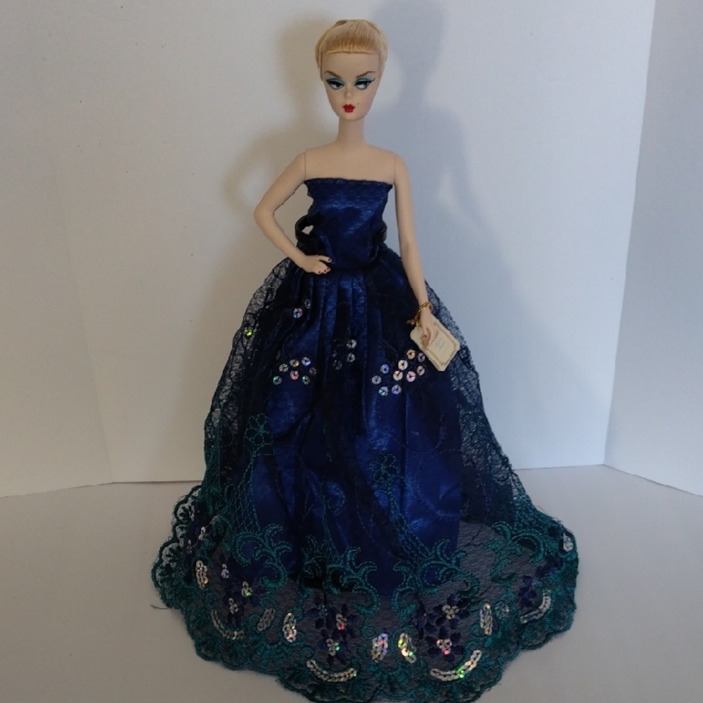 Barbie Fashion Model 1991-2000 Silkstone, Includes Gown and Long Gloves